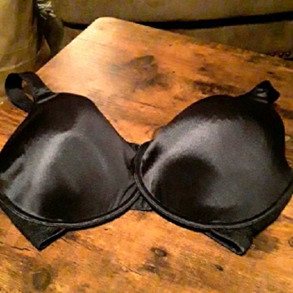 40DDD Vanity Fair Gorgeous Black Lace& Satin Bra Padded Underwire